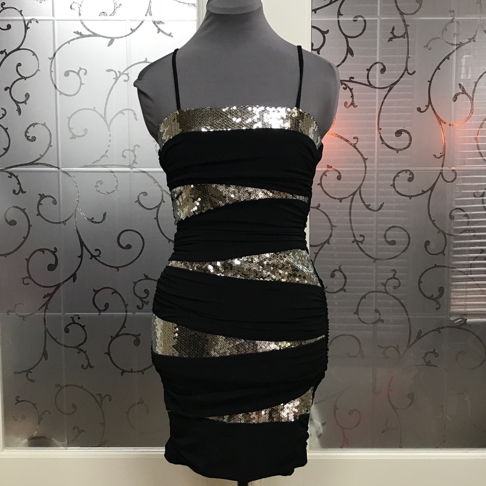 EUC-CITY TRIANGLES -BLACK & SILVER SEQUIN BODYCON